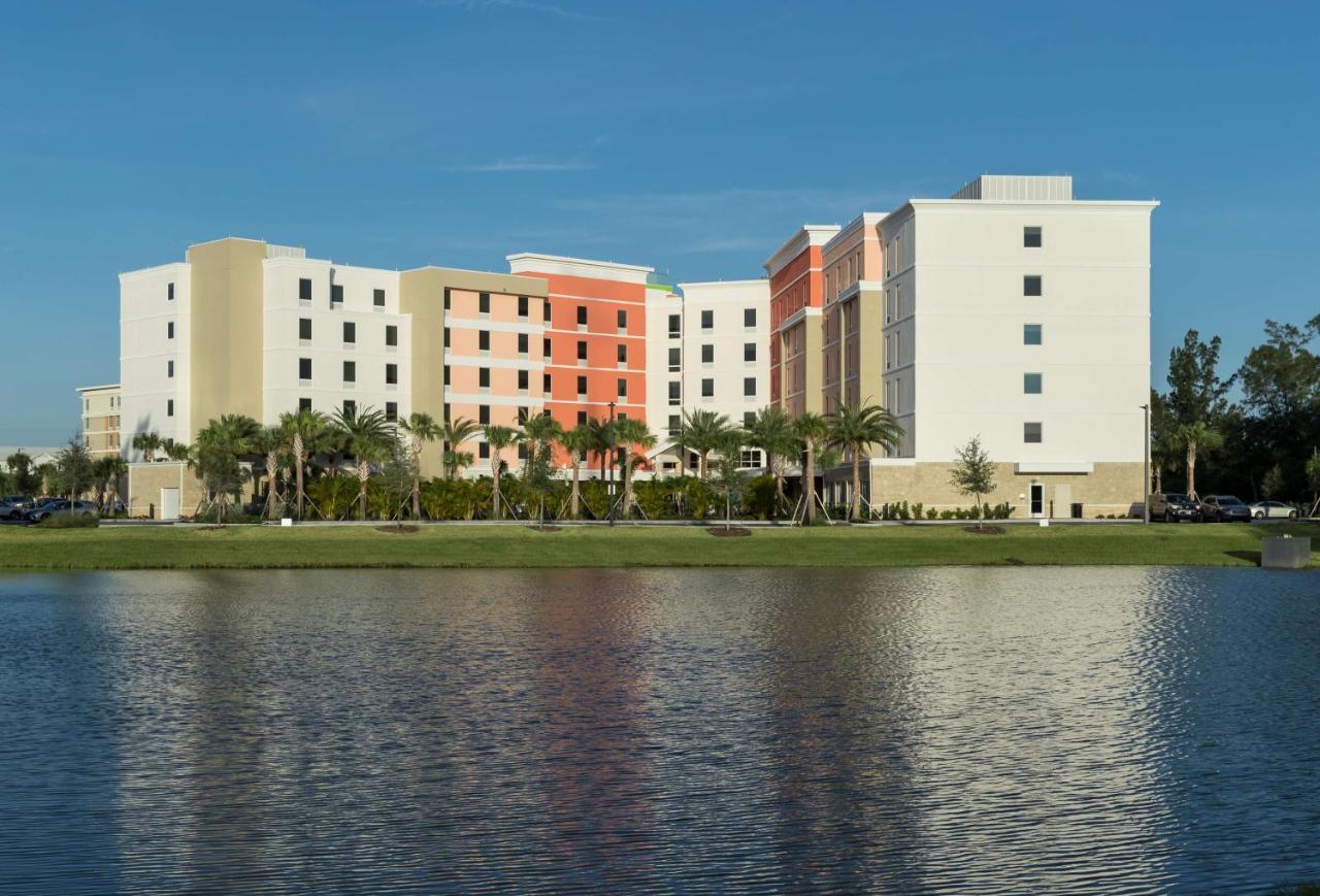 Home2 Suites By Hilton Cape Canaveral Cruise Port Екстер'єр фото